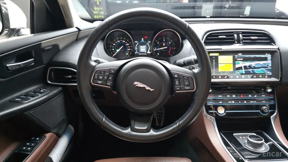 Jaguar XE