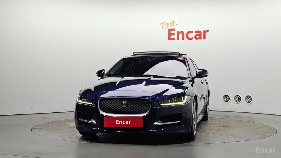 Jaguar XE