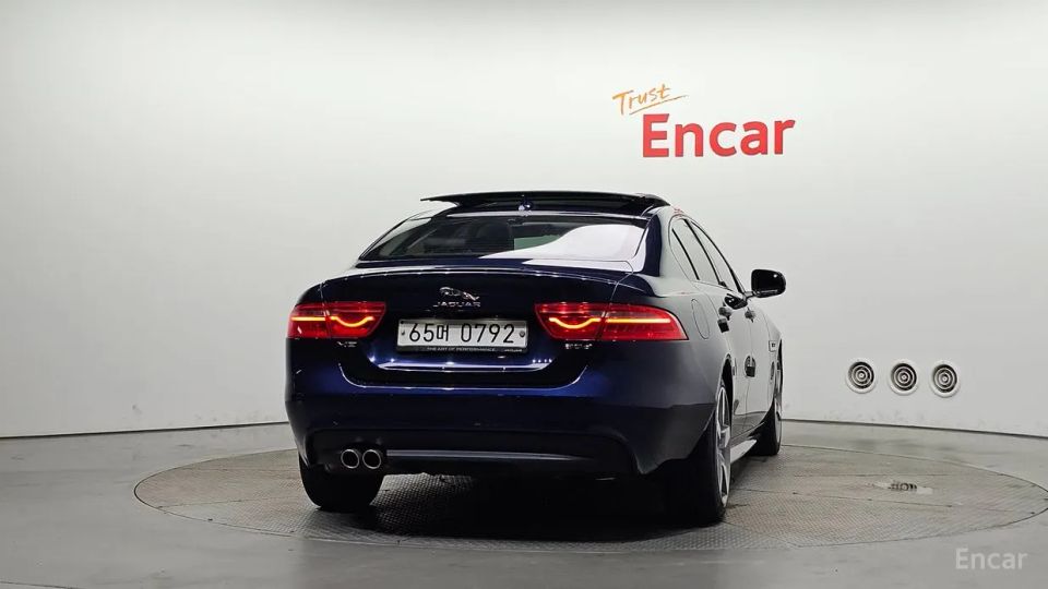 Jaguar XE