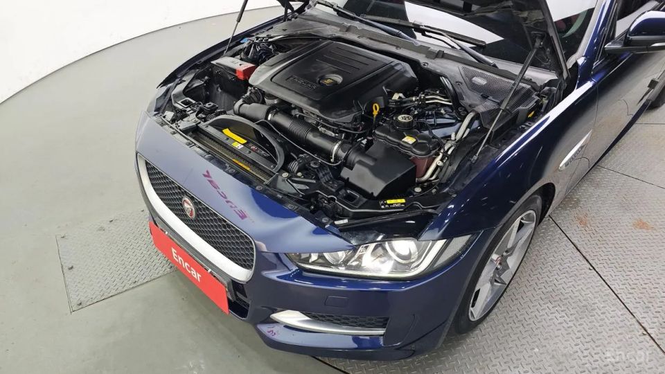 Jaguar XE