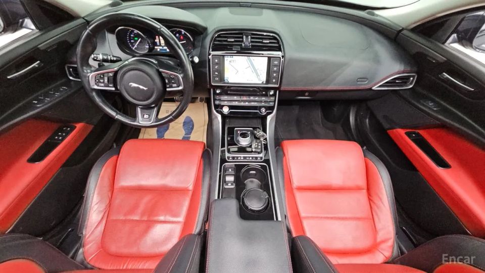 Jaguar XE