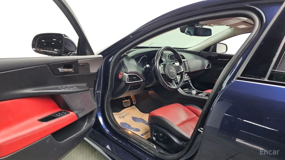 Jaguar XE