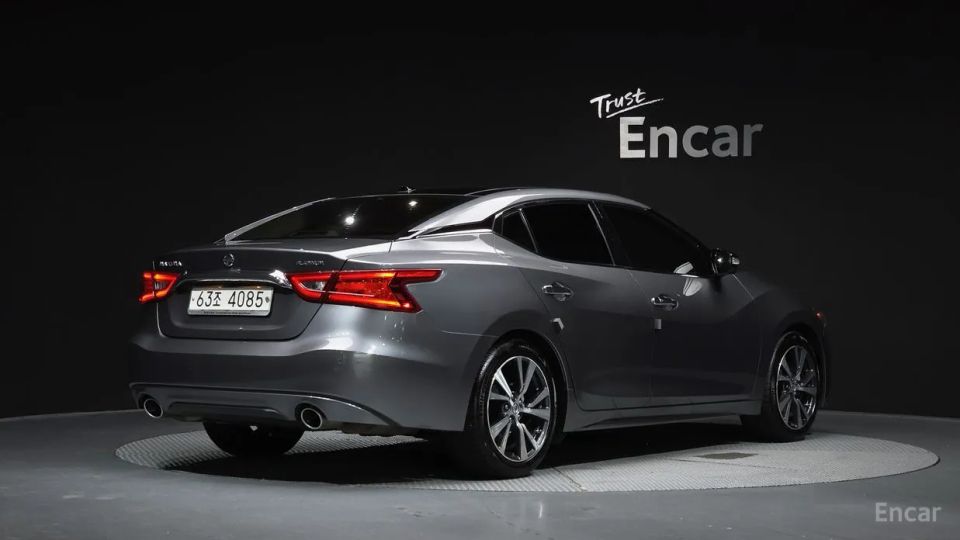 Nissan Maxima