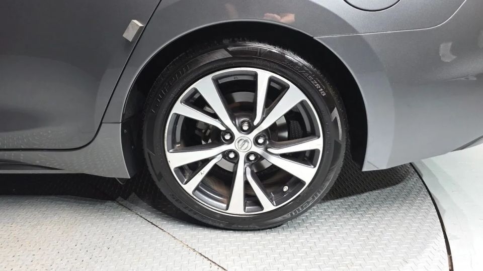 Nissan Maxima