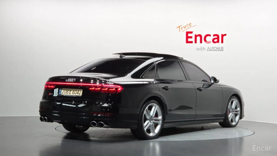 Audi S8