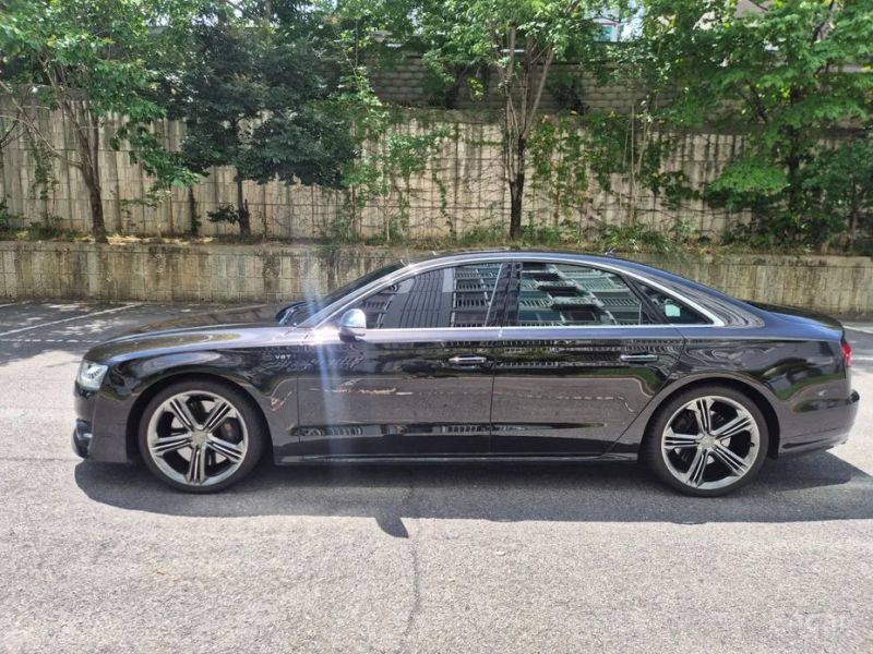 Audi S8