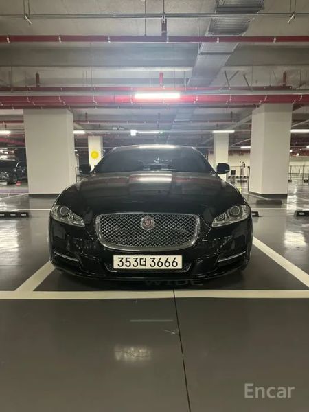 Jaguar XJ