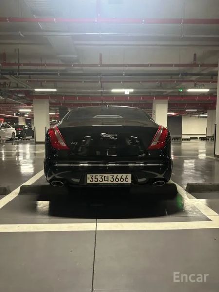 Jaguar XJ