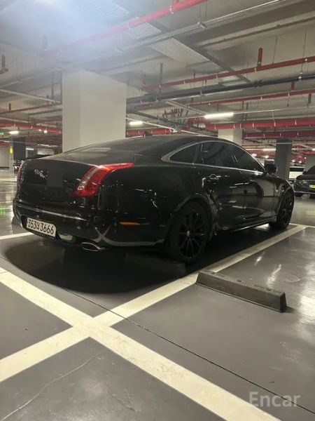 Jaguar XJ
