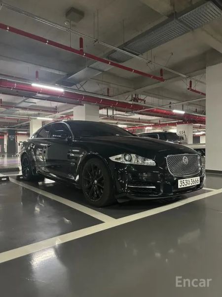 Jaguar XJ