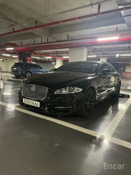 Jaguar XJ