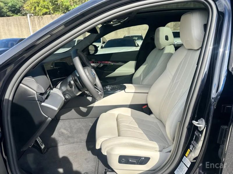 BMW i5