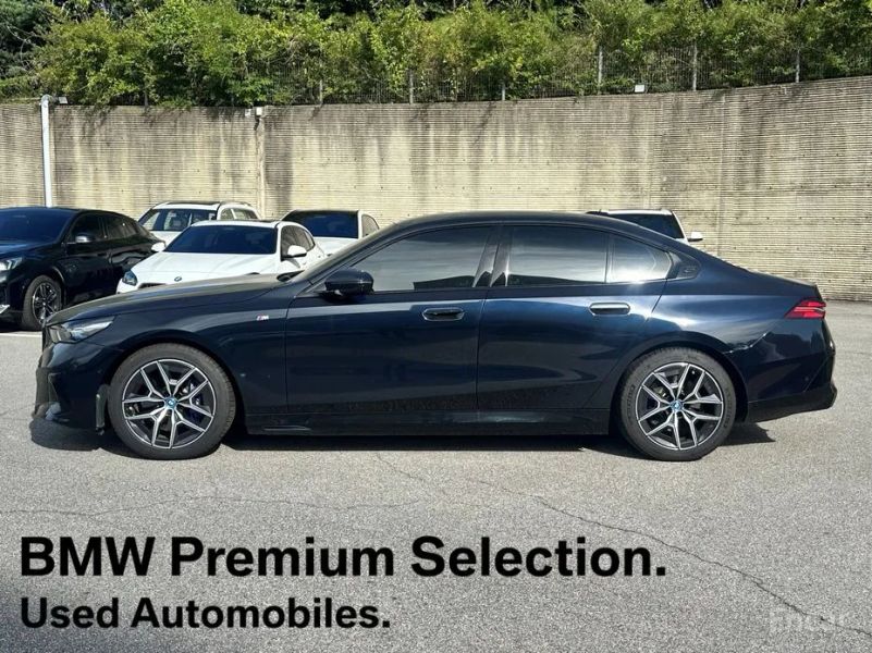 BMW i5