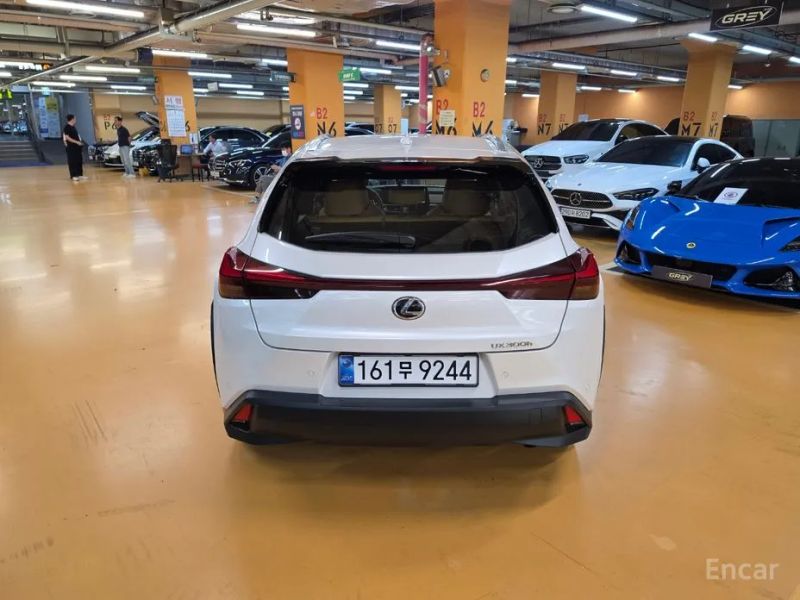 Lexus UX
