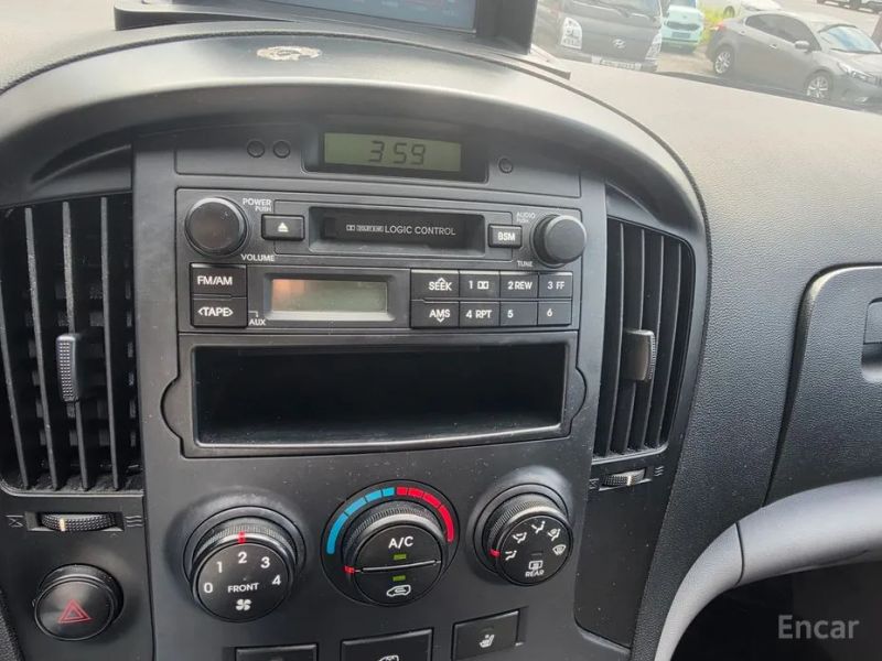Hyundai Starex
