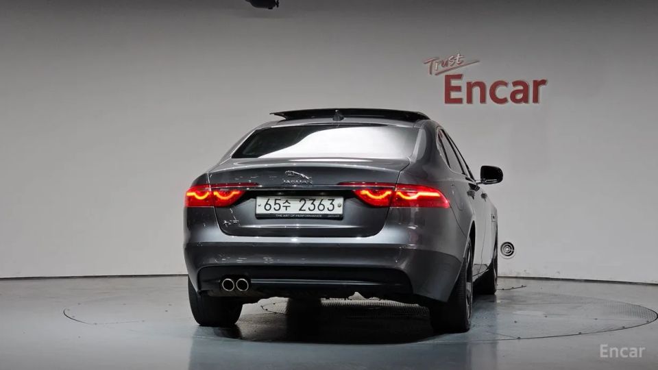 Jaguar xf