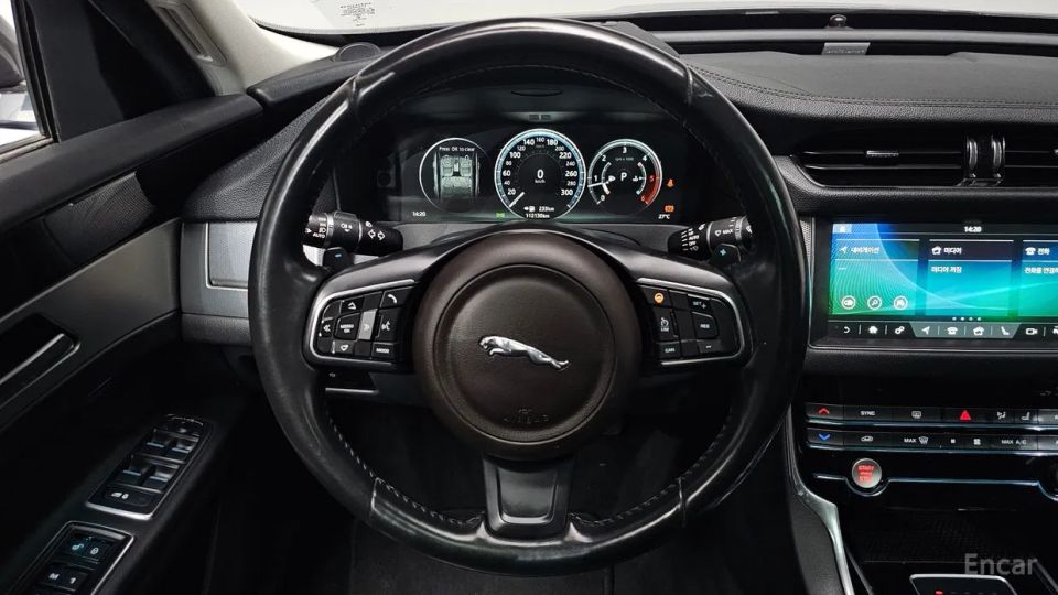 Jaguar xf