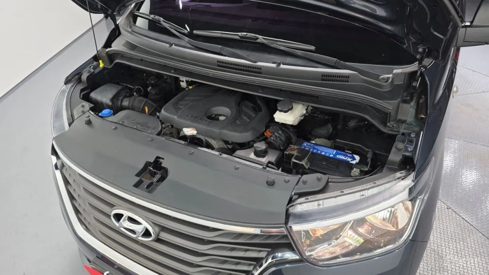 Hyundai Starex