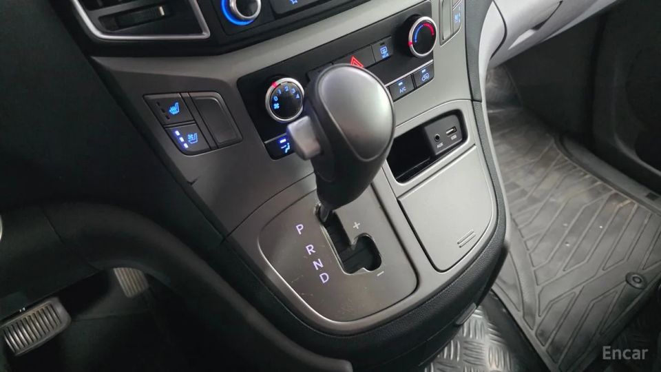Hyundai Starex