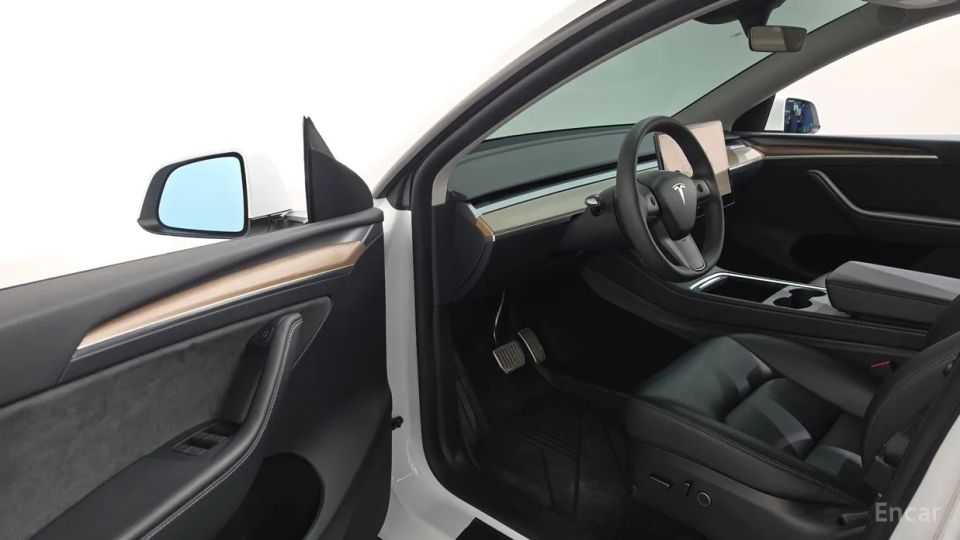 Tesla model-y