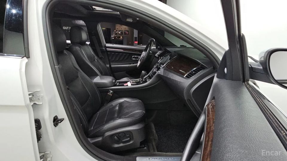 Ford Taurus