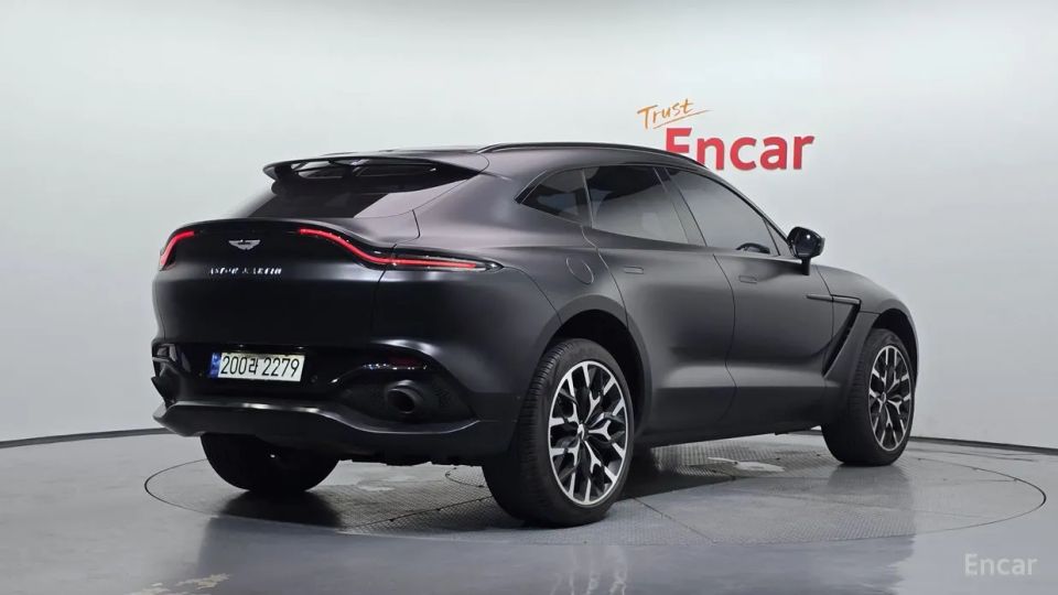Astonmartin DBX