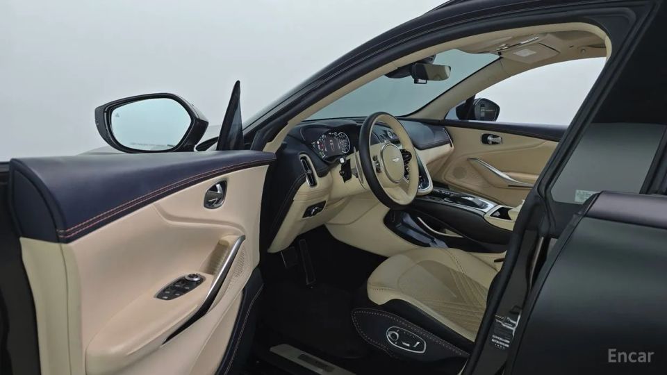 Astonmartin DBX