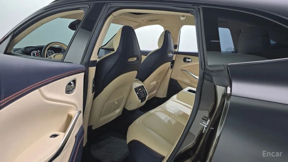 Astonmartin DBX