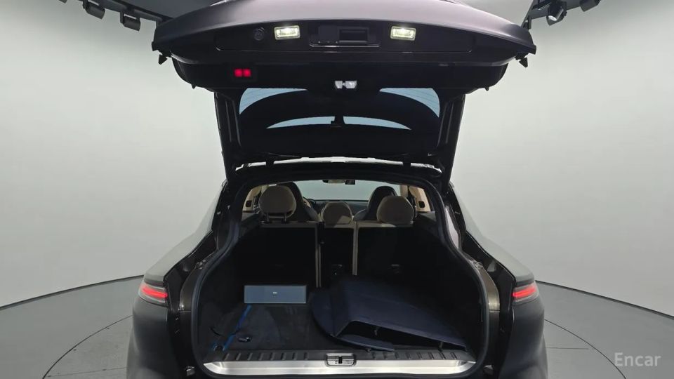 Astonmartin DBX