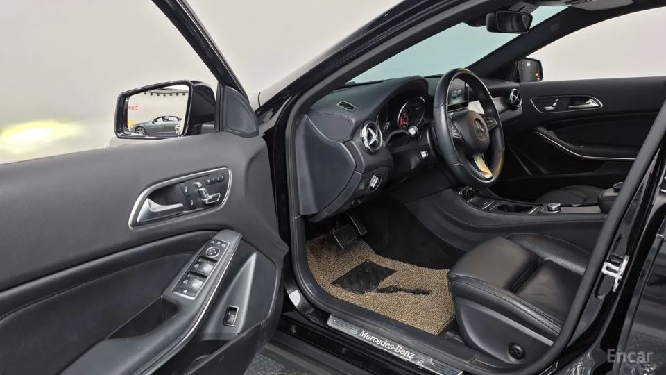 Mercedes-Benz GLA-Class