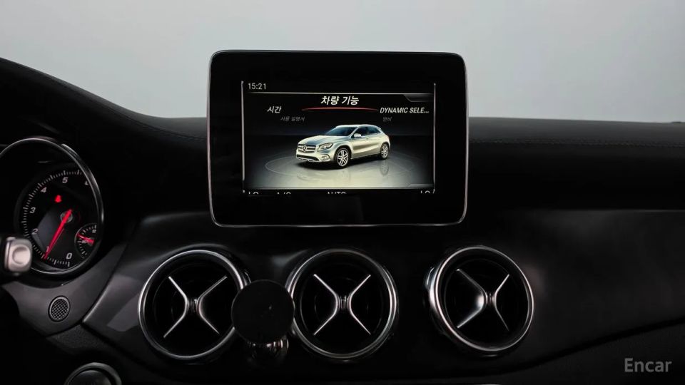 Mercedes-Benz GLA-Class