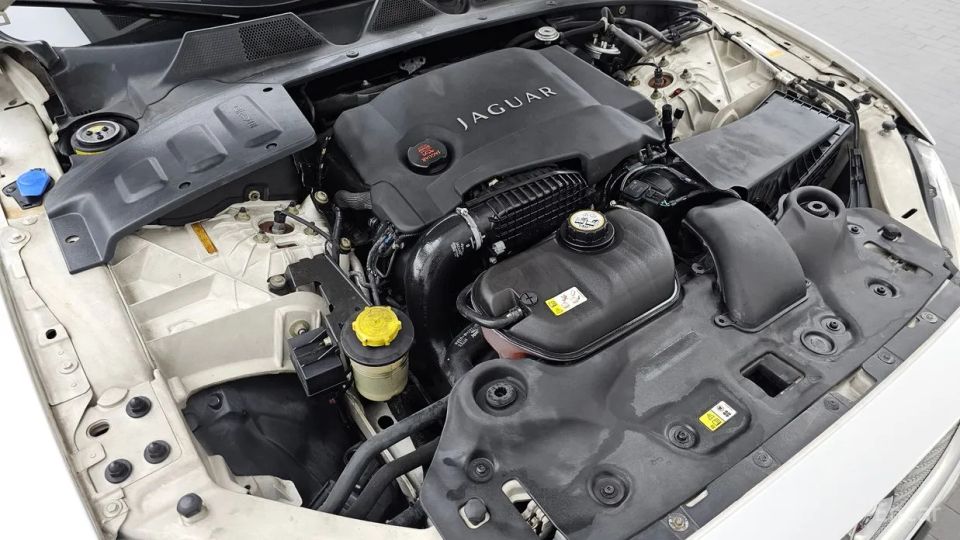 Jaguar XJ