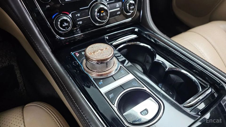 Jaguar XJ