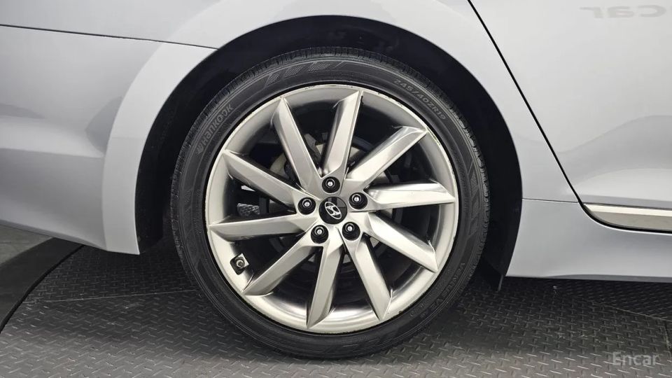 Hyundai Aslan