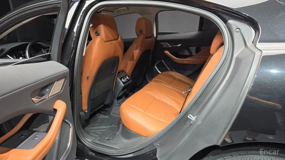 Jaguar I-PACE