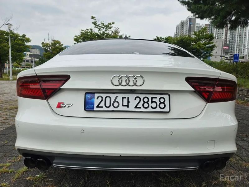 Audi S7
