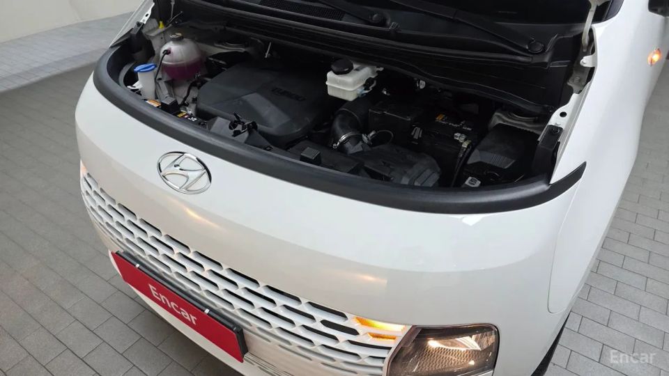 Hyundai Staria