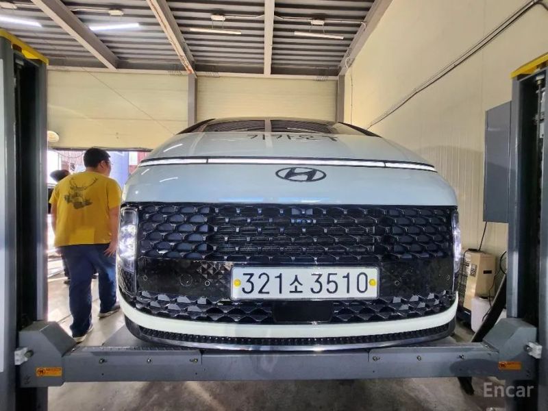 Hyundai Staria