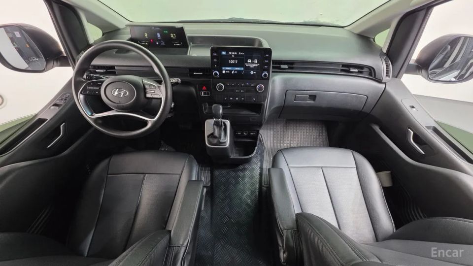 Hyundai Staria