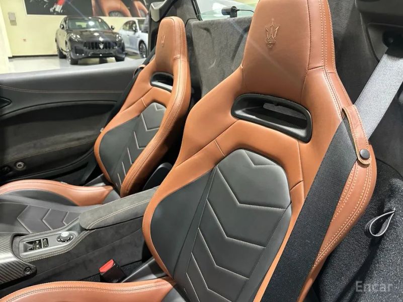 Maserati MC20