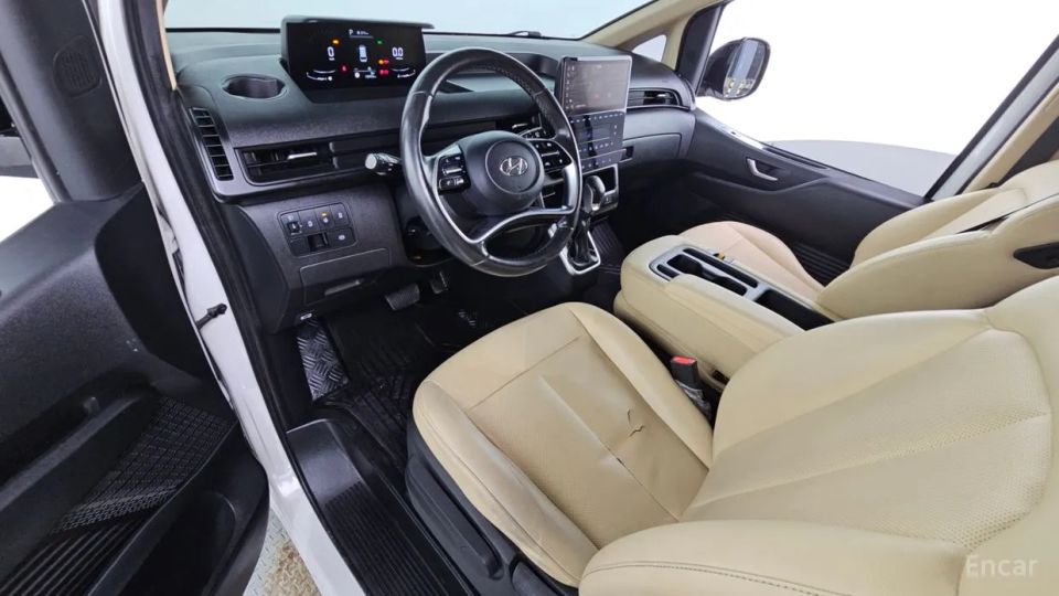 Hyundai Staria