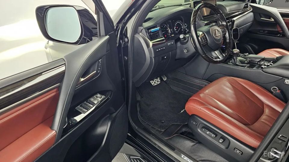 Lexus LX