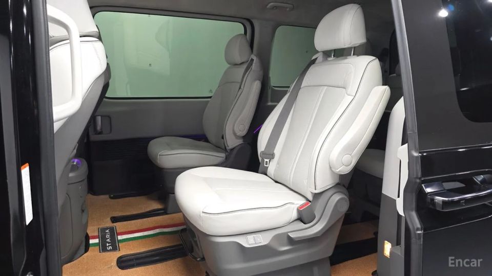 Hyundai Staria
