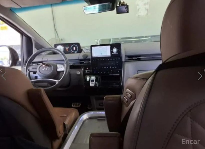 Hyundai Staria