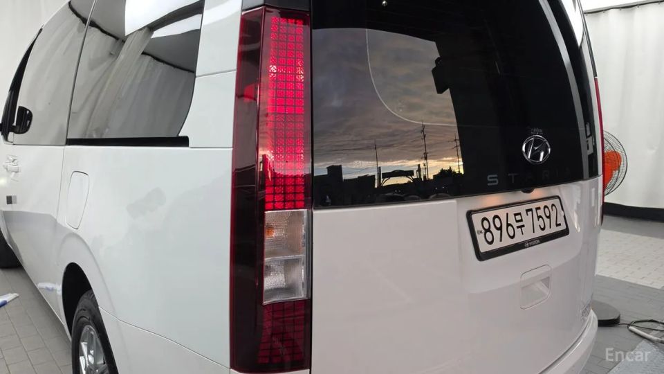 Hyundai Staria