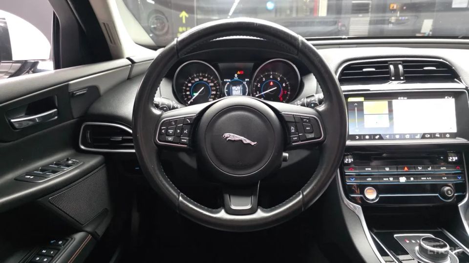 Jaguar XE