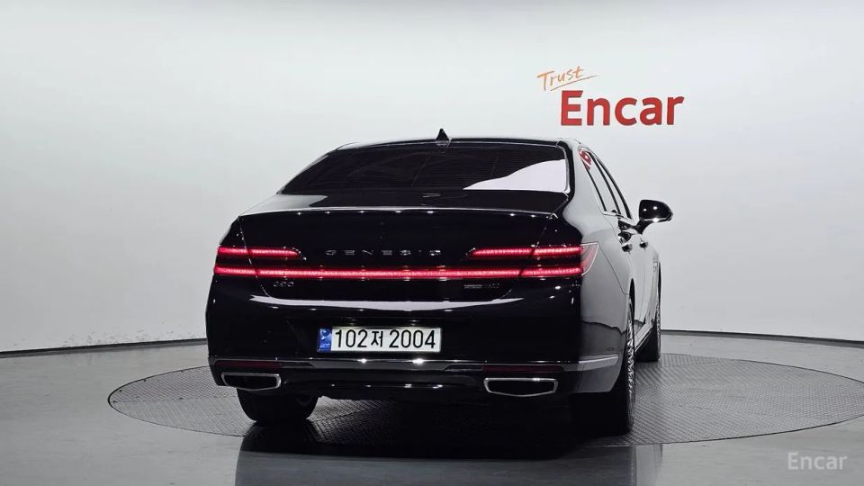 Genesis G90