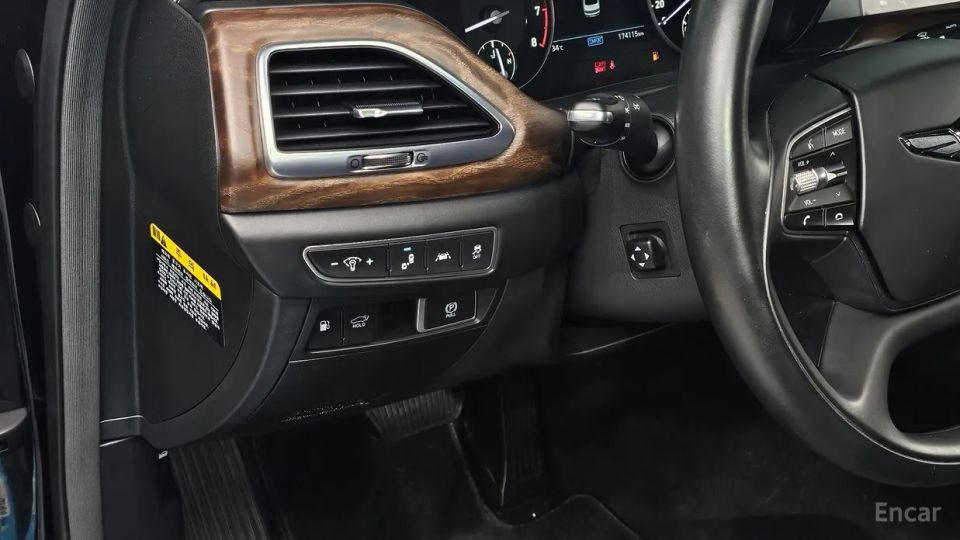 Genesis G90