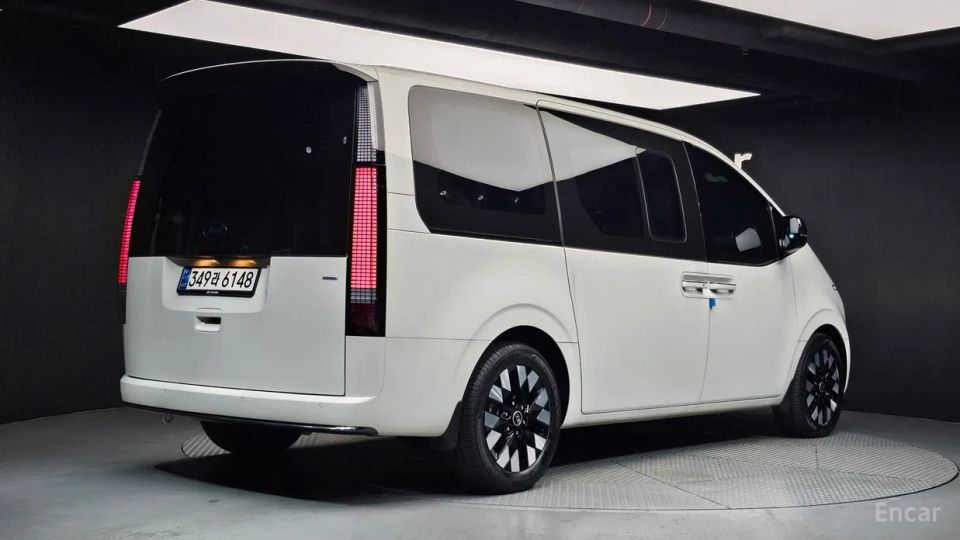 Hyundai Staria