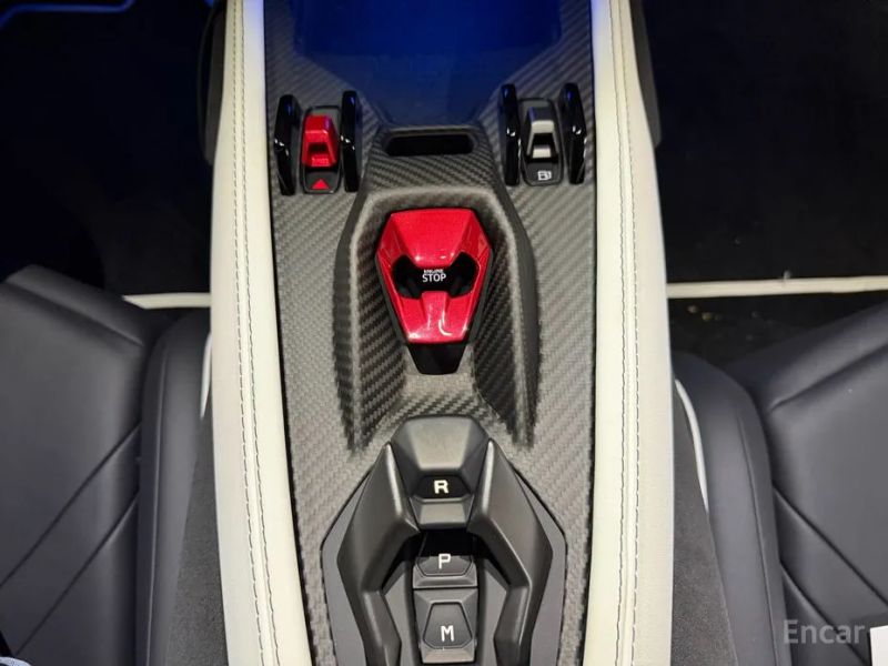 Lamborghini Revuelto